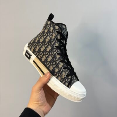 Dior B23