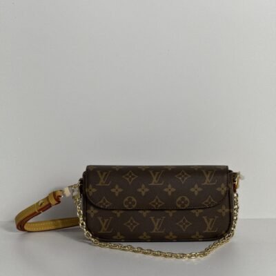 Portafoglio con catenella Ivy