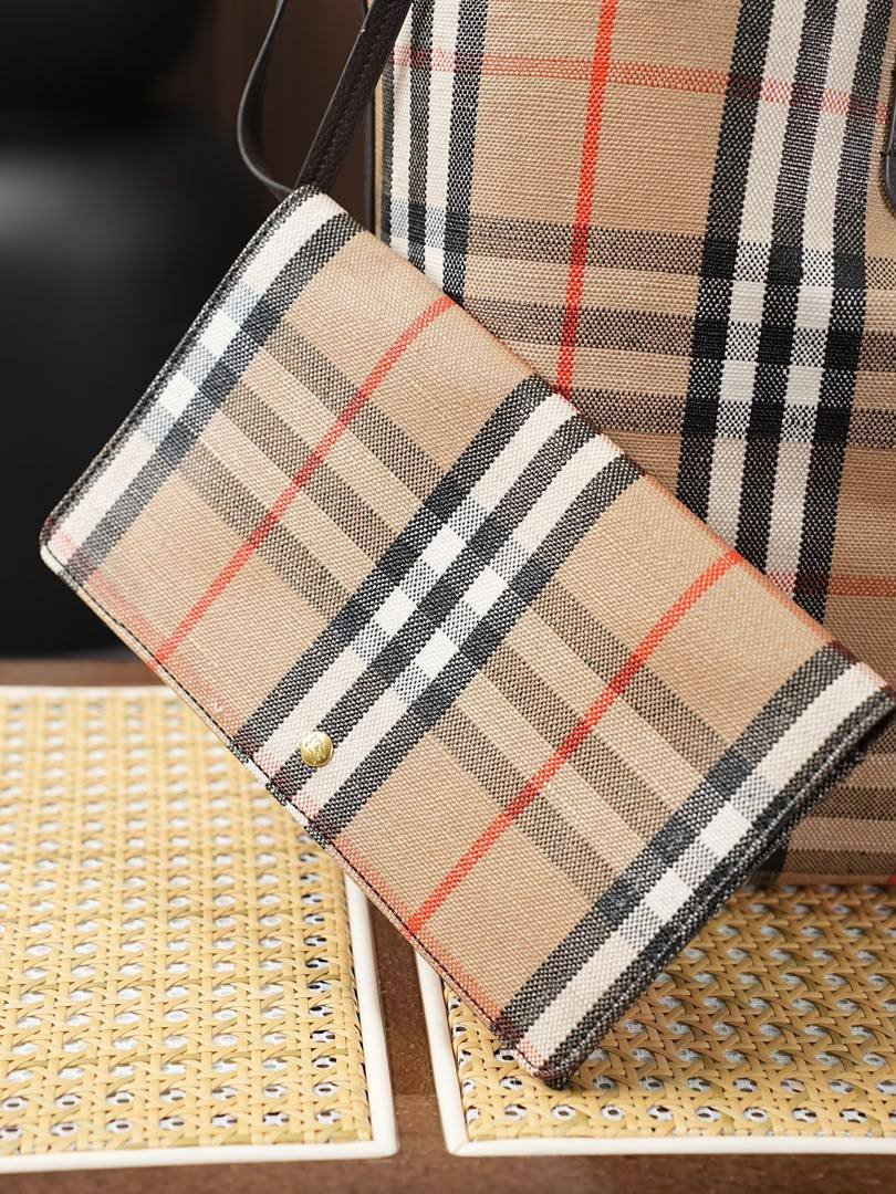 Burberry variante base con pochetta