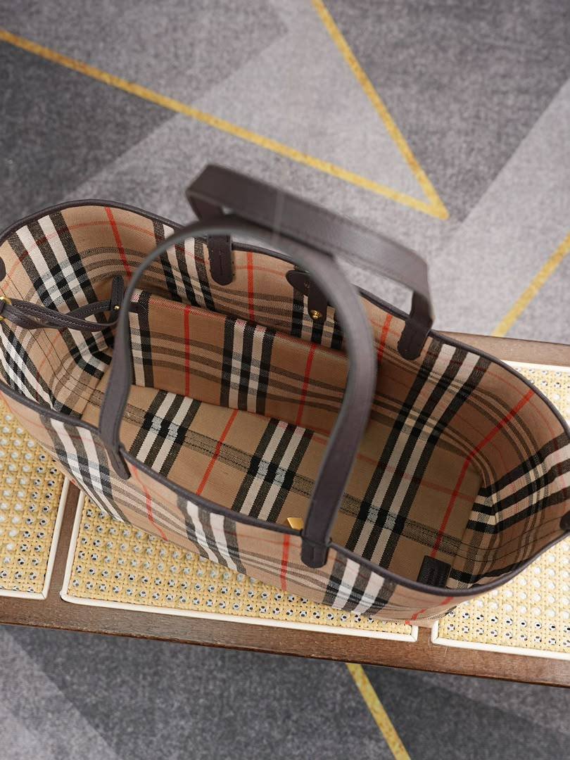 Burberry variante base con pochetta